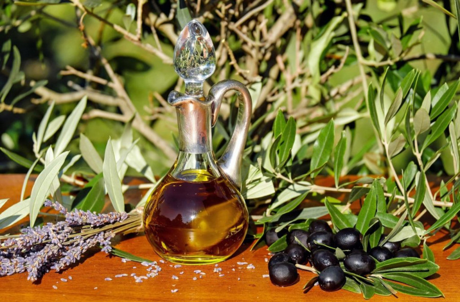 Olive oil, berries and lavender
